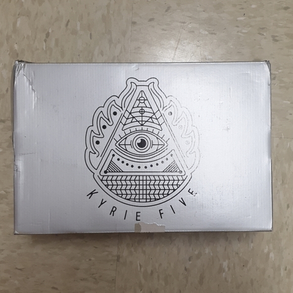 Nike Basketball Kyrie 5 Black/White US11 - Picture 2 of 6